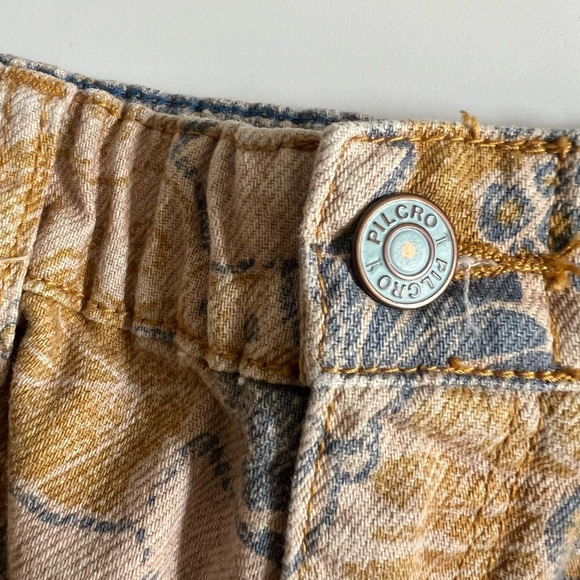 Anthropologie Pilcro Lara Ultra High Rise Frayed Denim Shoetd Flower size S - Picture 3 of 4